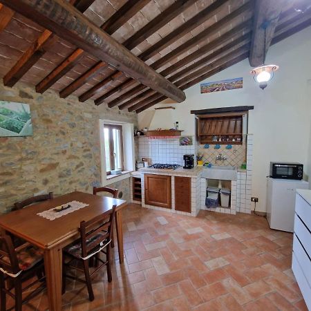 Piccola casa toscana con vista mozzafiato ed idromassaggio Podere Cordicella Esterno foto