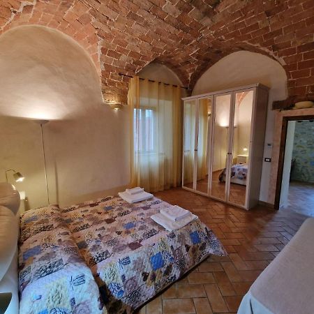 Piccola casa toscana con vista mozzafiato ed idromassaggio Podere Cordicella Esterno foto
